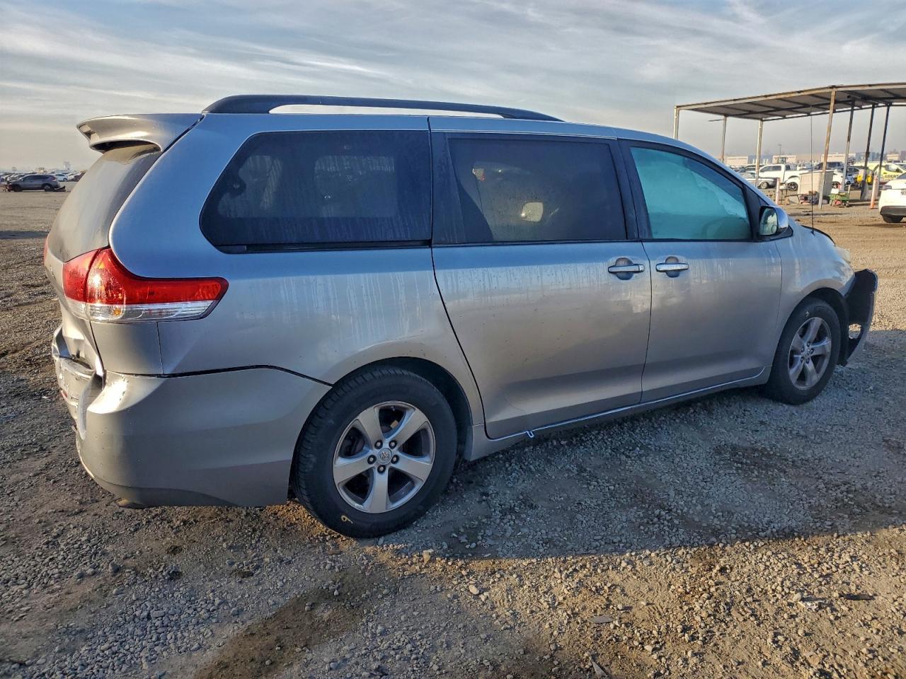 2011 Toyota Sienna Le - Image 3