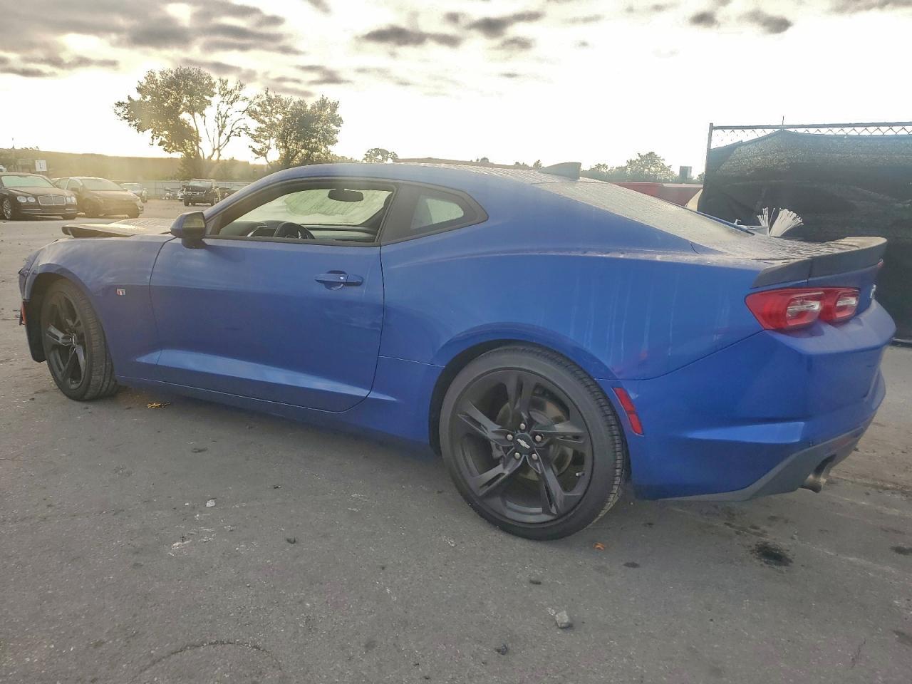 2019 Chevrolet Camaro Ls - Фото 2