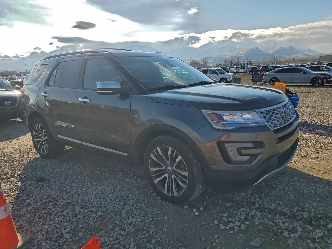 2016 Ford Explorer Platinum - Image 4