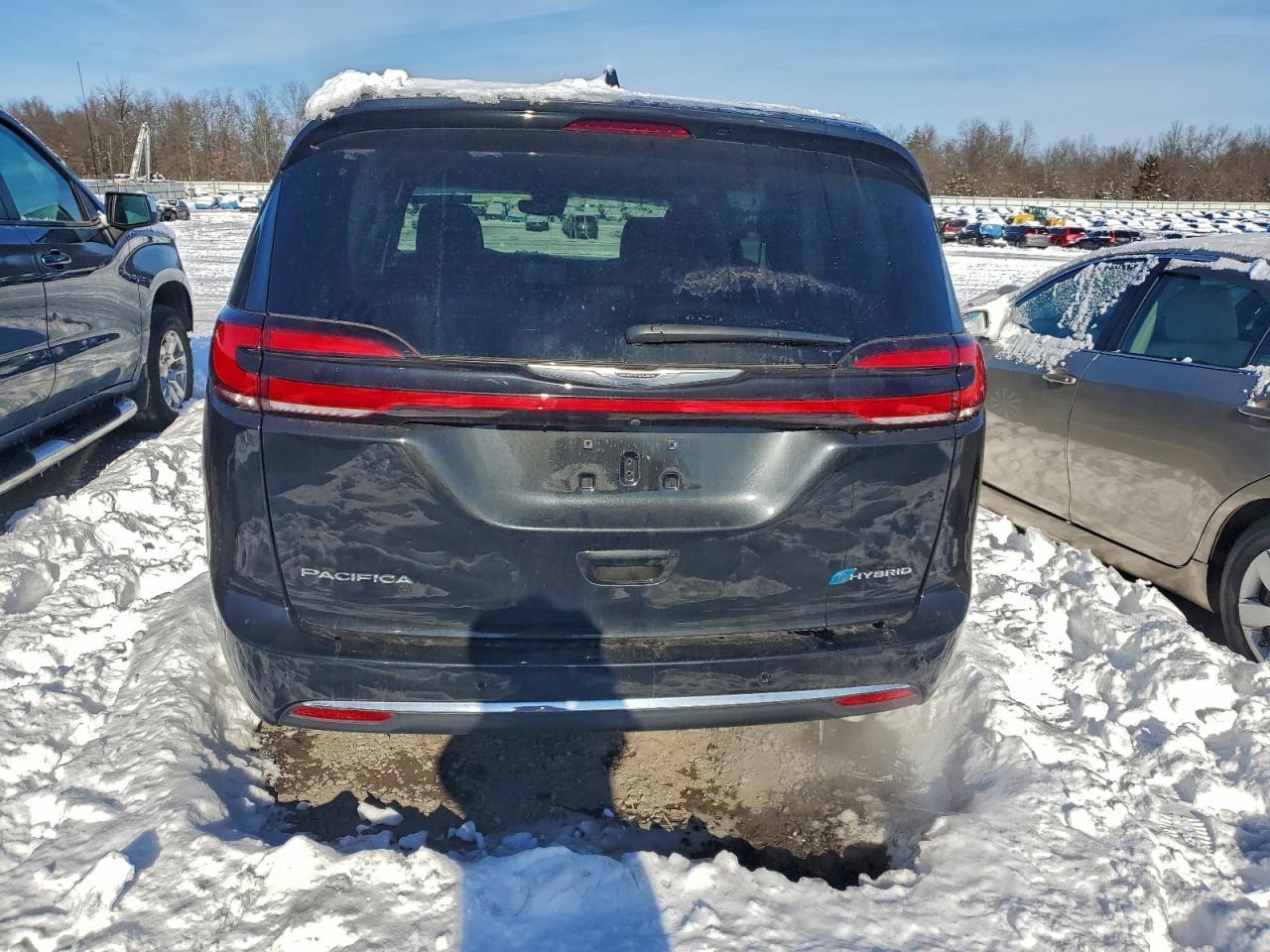 2023 Chrysler Pacifica Hybrid Limited - Image 6