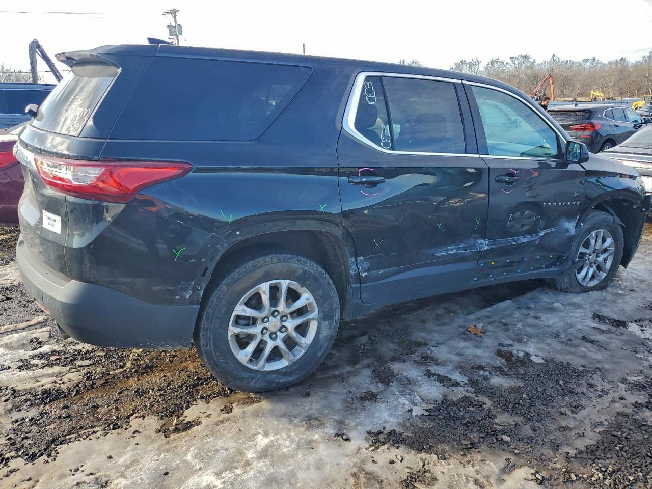 2021 Chevrolet Traverse Ls - Image 3
