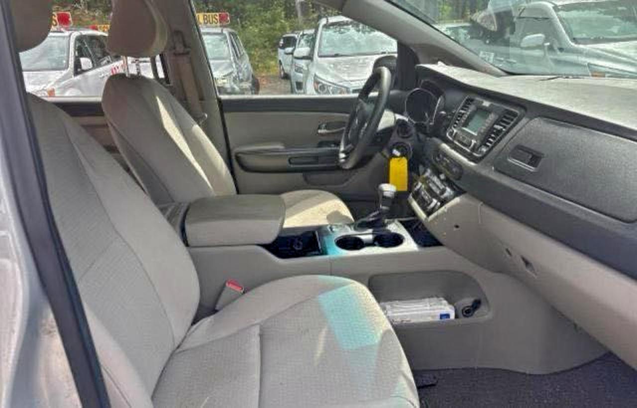 2017 Kia Sedona L - Фото 5
