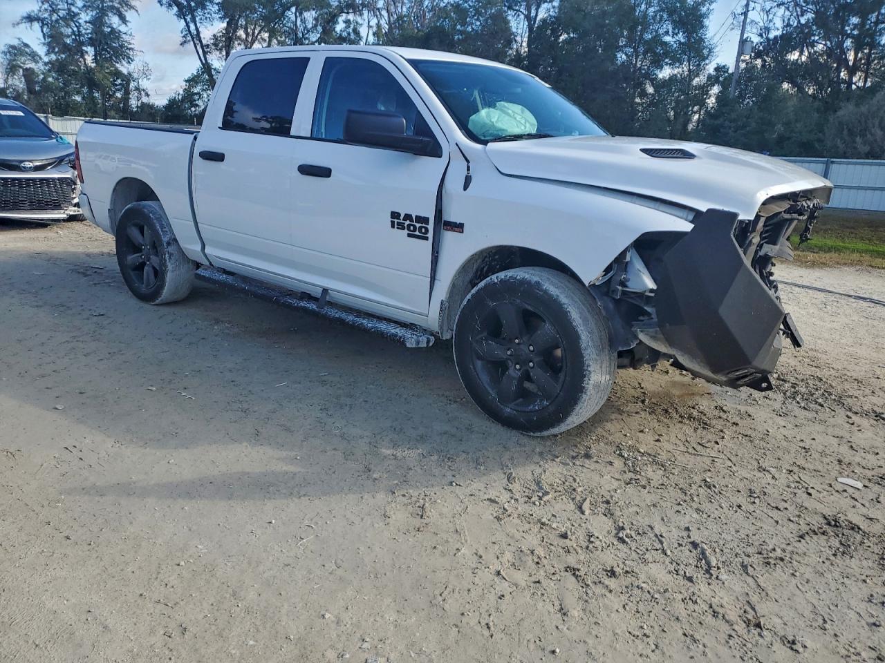 2019 Ram 1500 Classic Tradesman - Фото 4