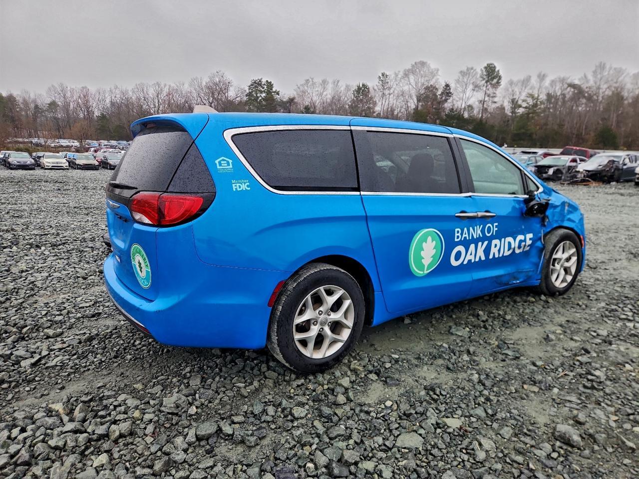 2017 Chrysler Pacifica Touring L - Image 3