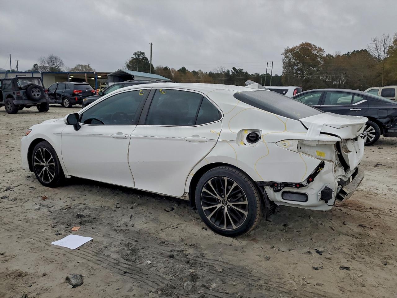 2020 Toyota Camry Se - Image 2