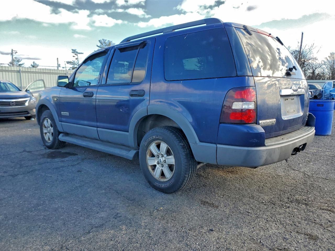 2006 Ford Explorer Xlt - Image 2
