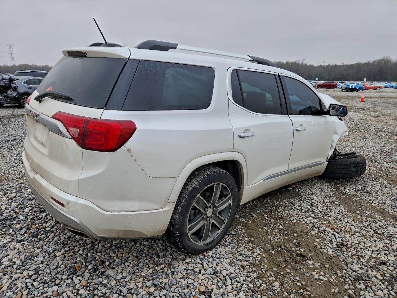 2017 GMC Acadia Denali - Фото 3