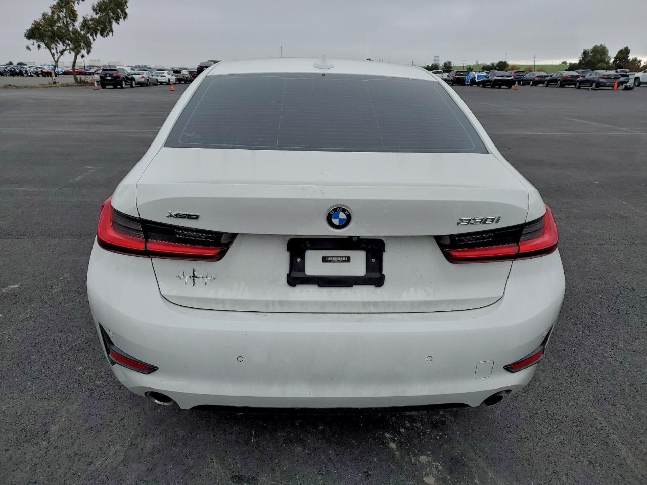 2019 BMW 330Xi - Фото 6