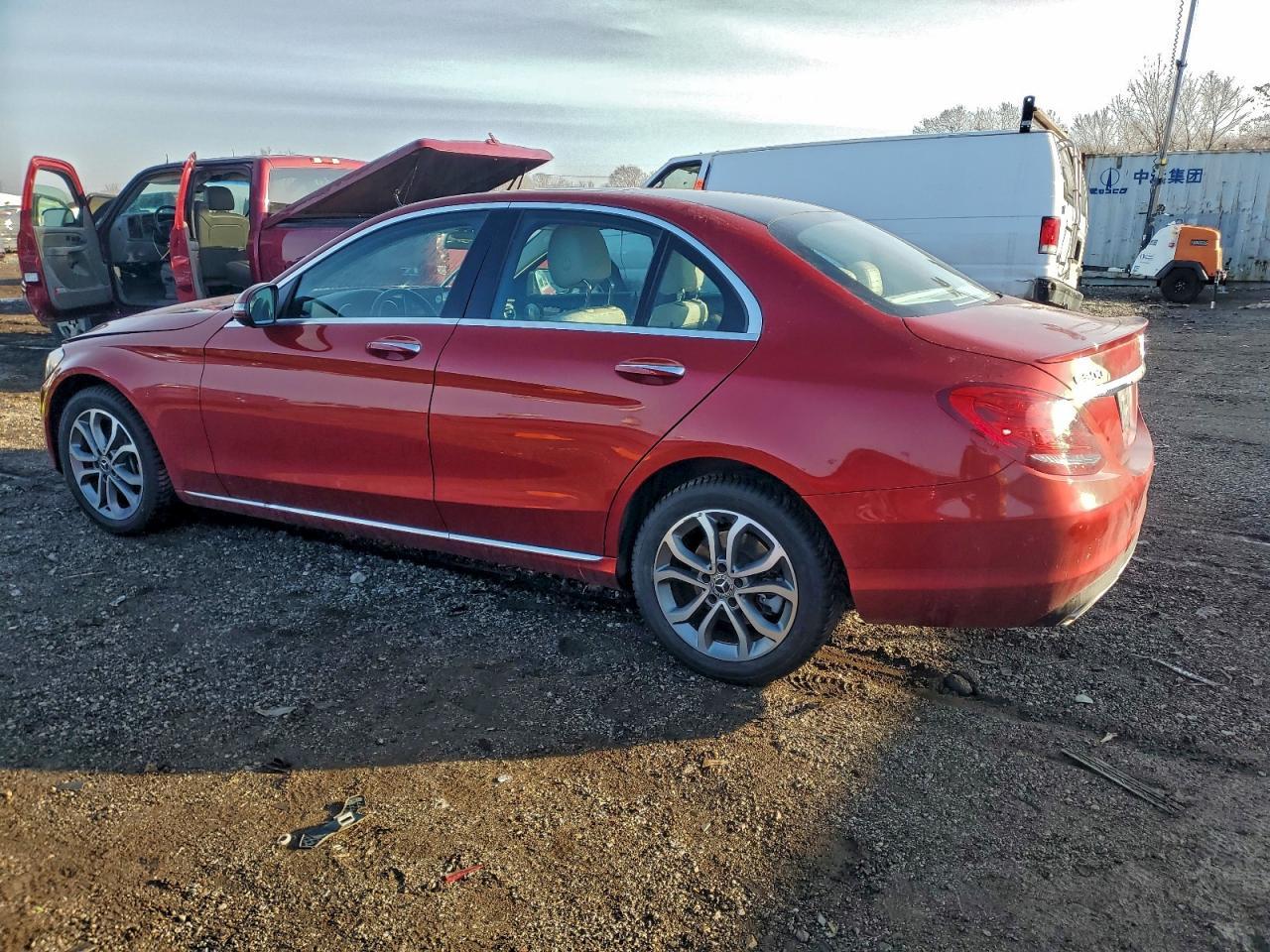 2017 Mercedes-Benz C 300 4Matic - Фото 2