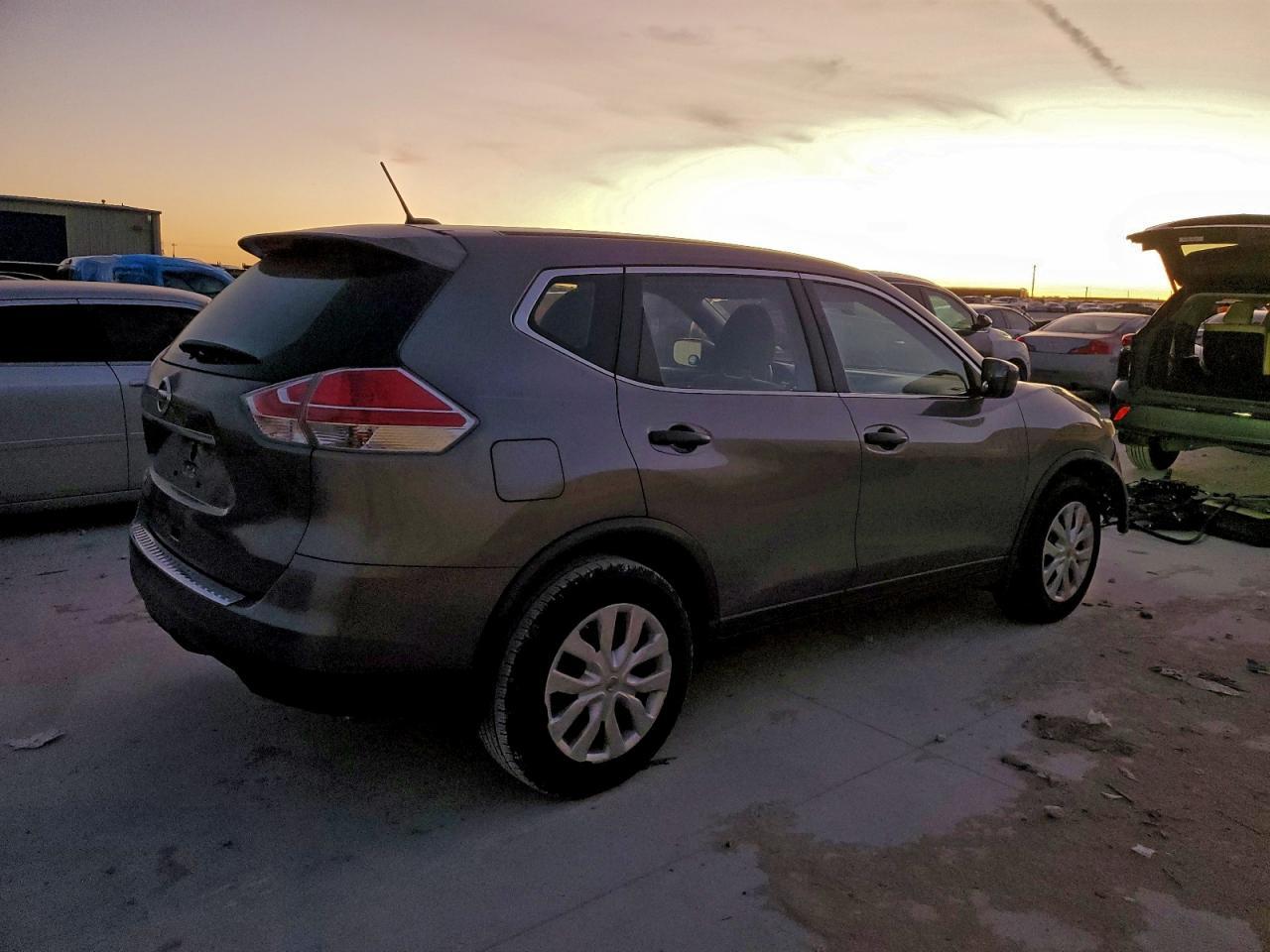 2016 Nissan Rogue S - Фото 3