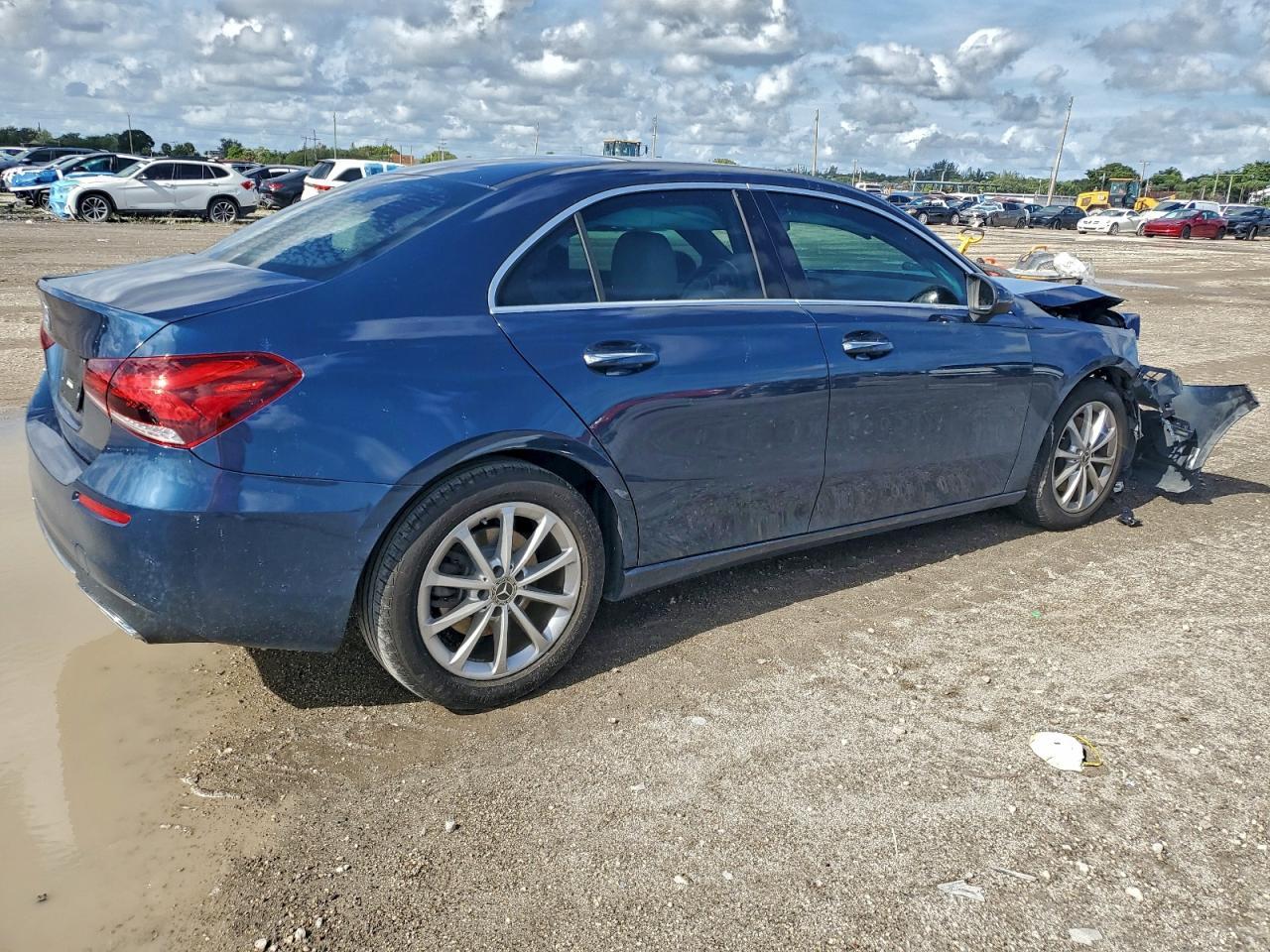 2021 Mercedes-Benz A 220 - Фото 3