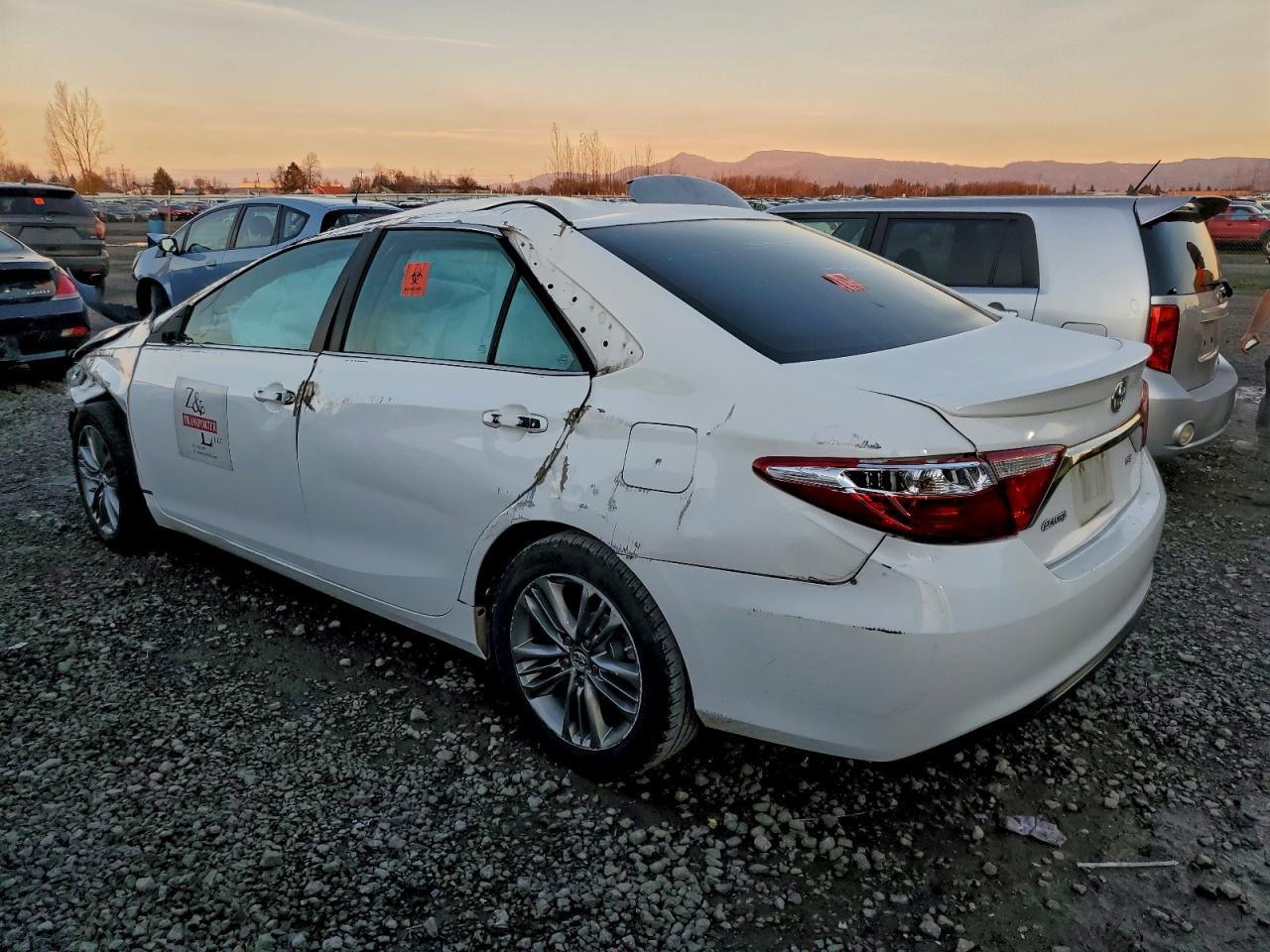 2015 Toyota Camry Le - Фото 2