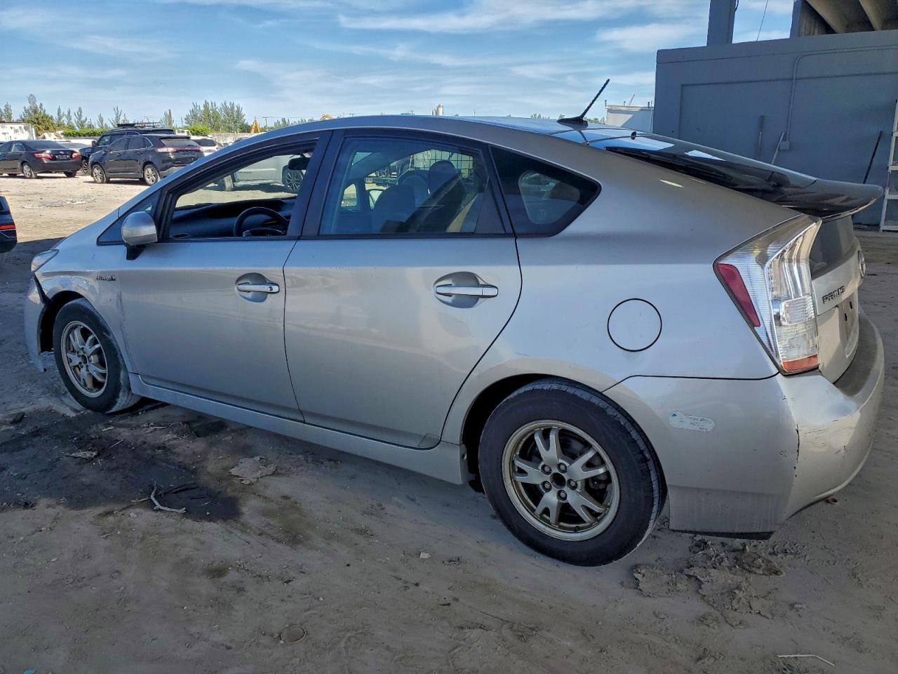 2011 Toyota Prius - Image 2