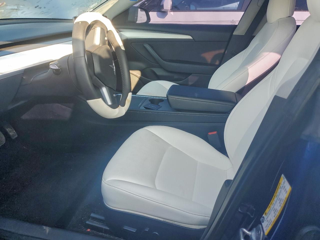 2022 Tesla Model 3 - Image 7