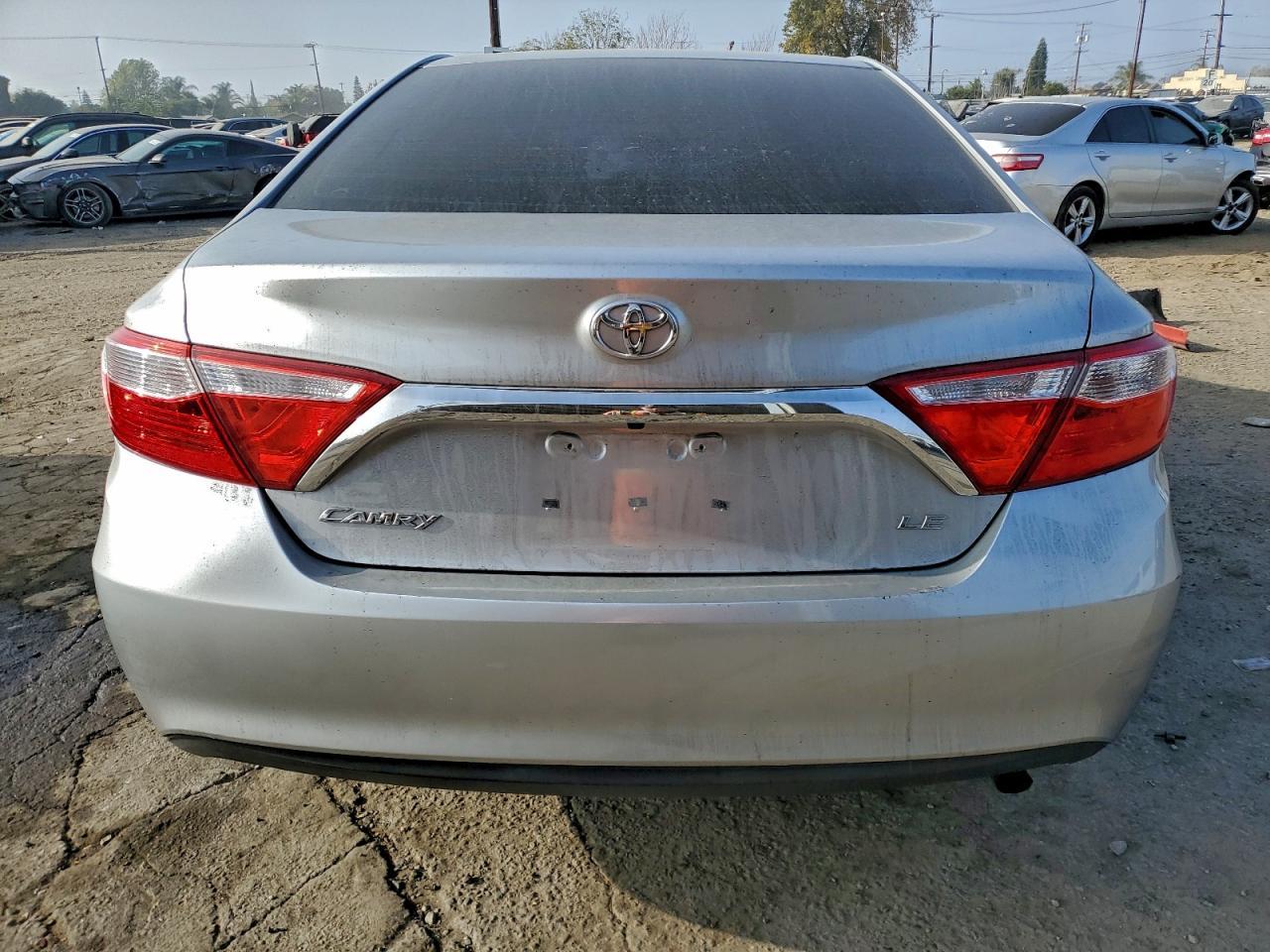 2016 Toyota Camry Le - Фото 6