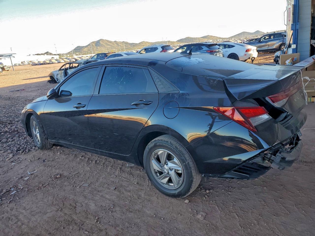 2025 Hyundai Elantra Se - Фото 2