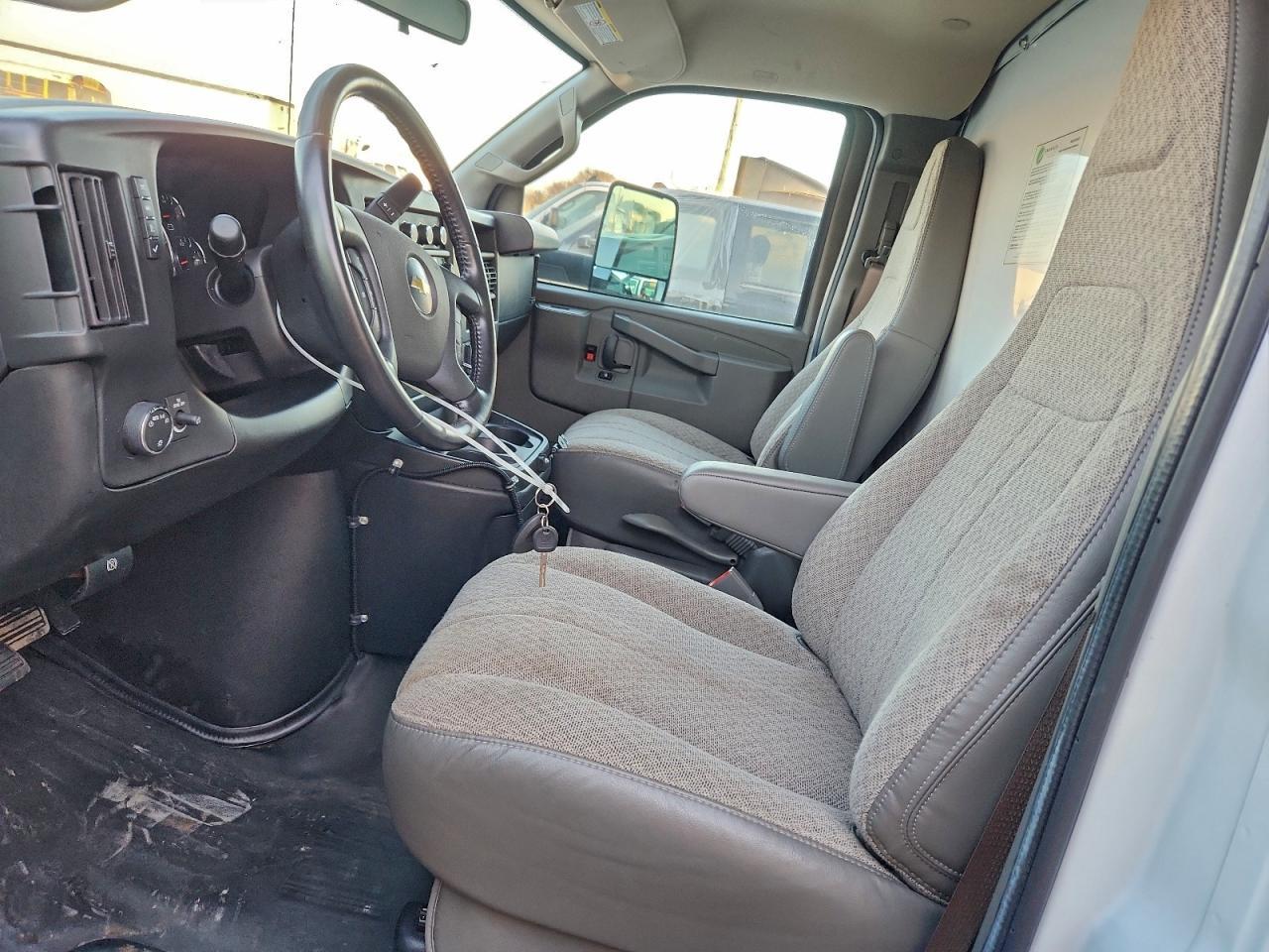 2023 Chevrolet Express Refrigerated Delivery Truck - Image 7