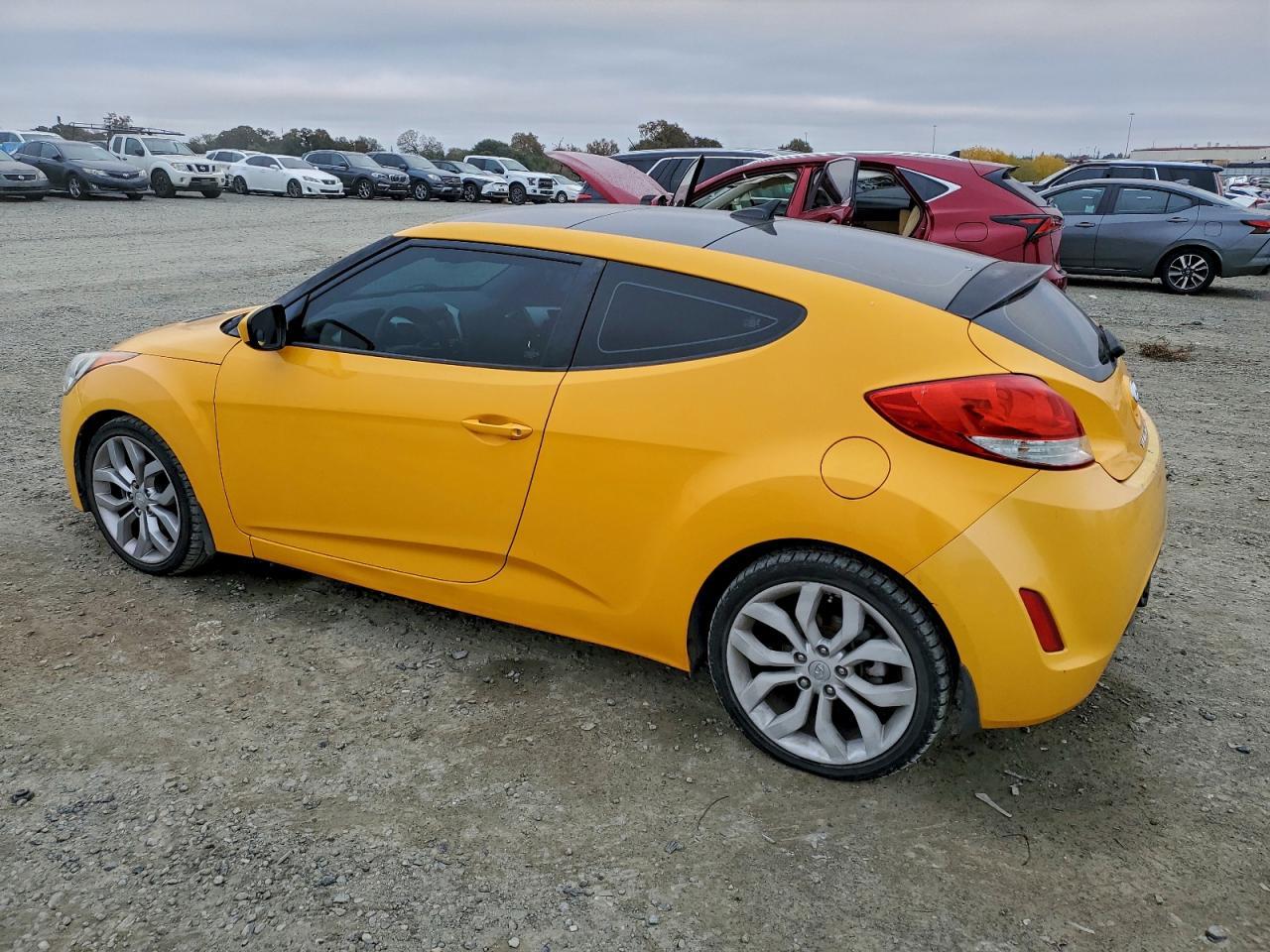 2013 Hyundai Veloster - Image 2