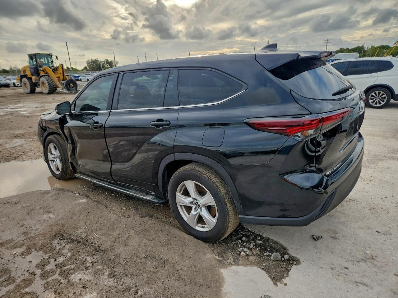 2024 Toyota Highlander Le - Фото 2