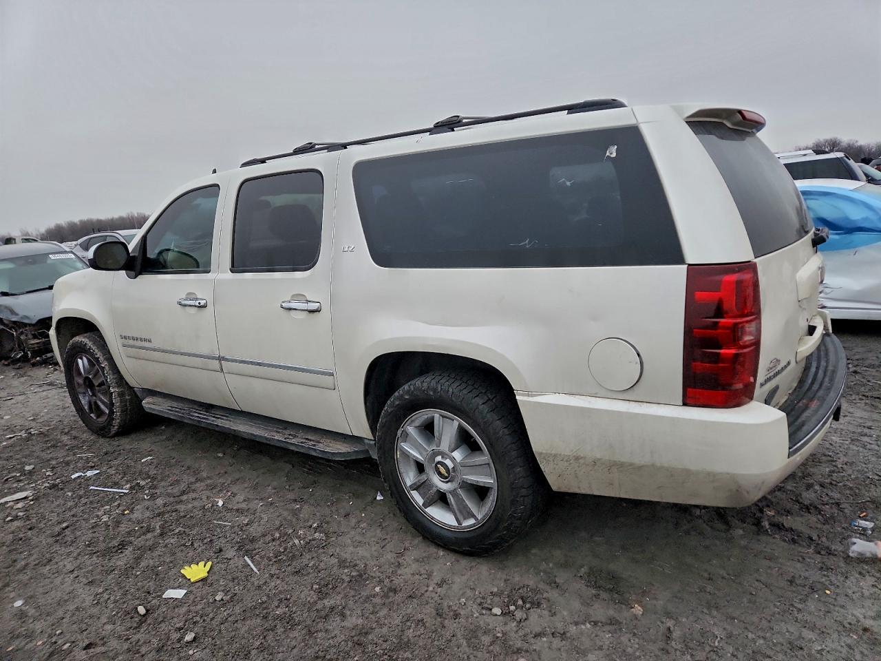 2010 Chevrolet Suburban C1500 Ltz - Image 2