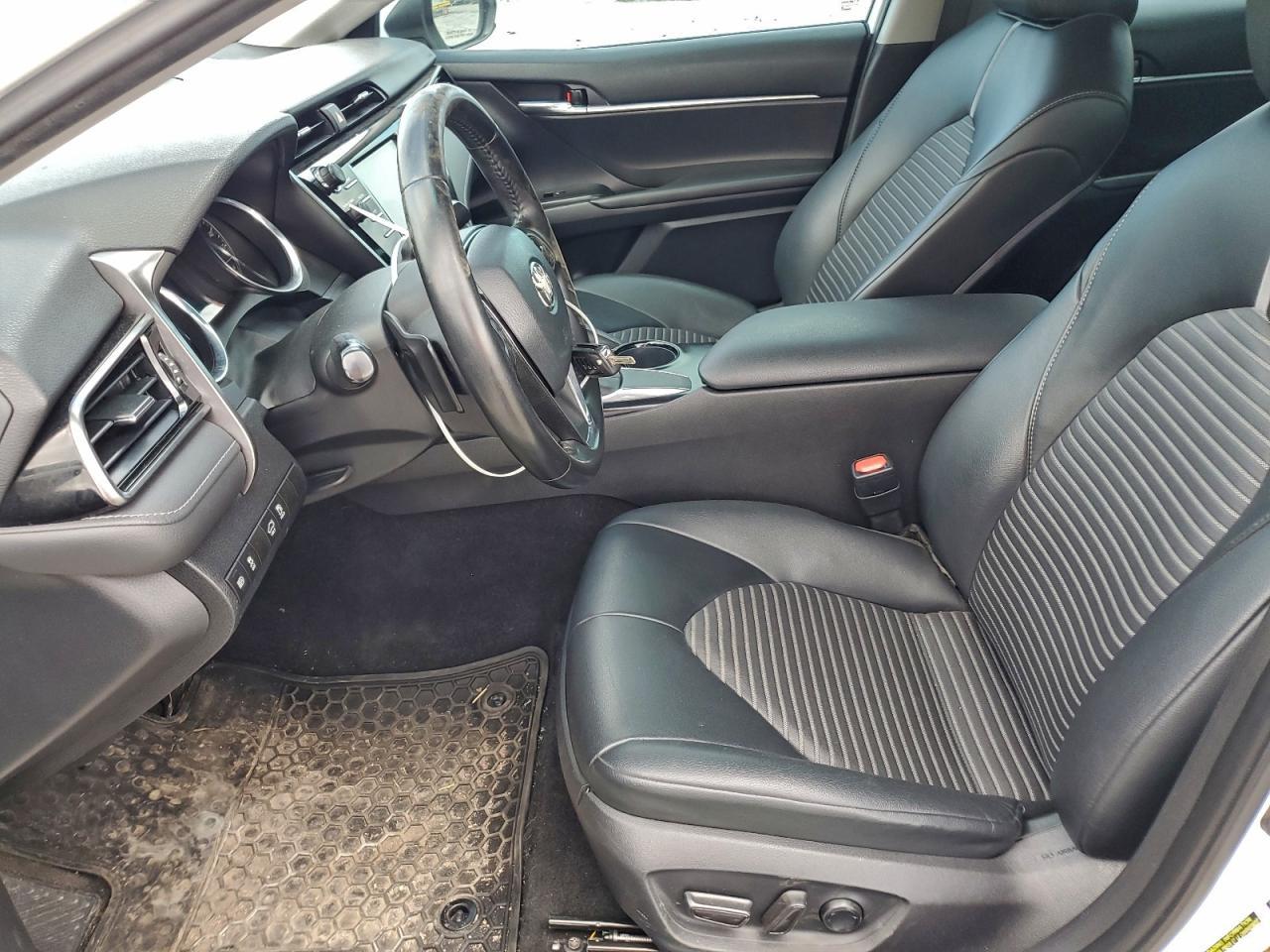 2020 Toyota Camry Se - Фото 7