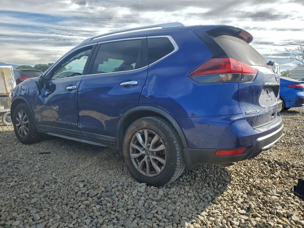 2018 Nissan Rogue S - Image 2