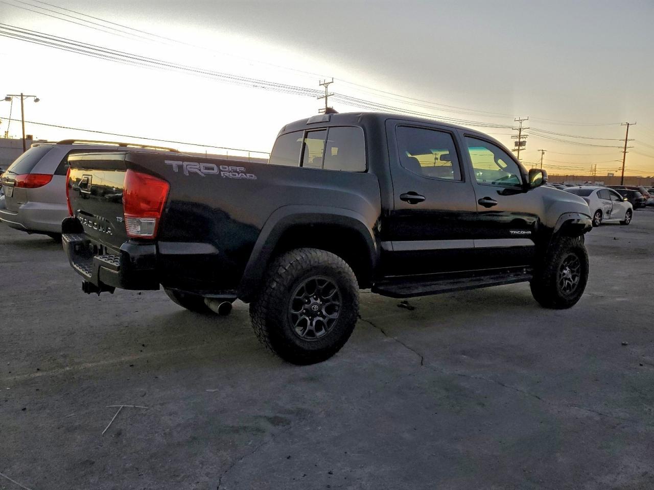 2016 Toyota Tacoma Double Cab - Фото 3