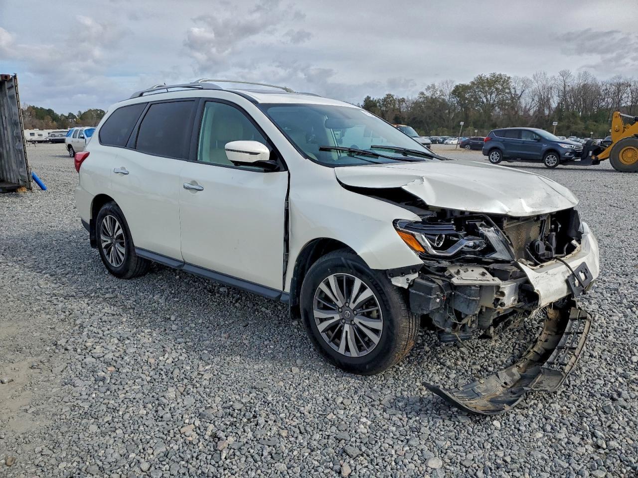 2017 Nissan Pathfinder S - Image 4