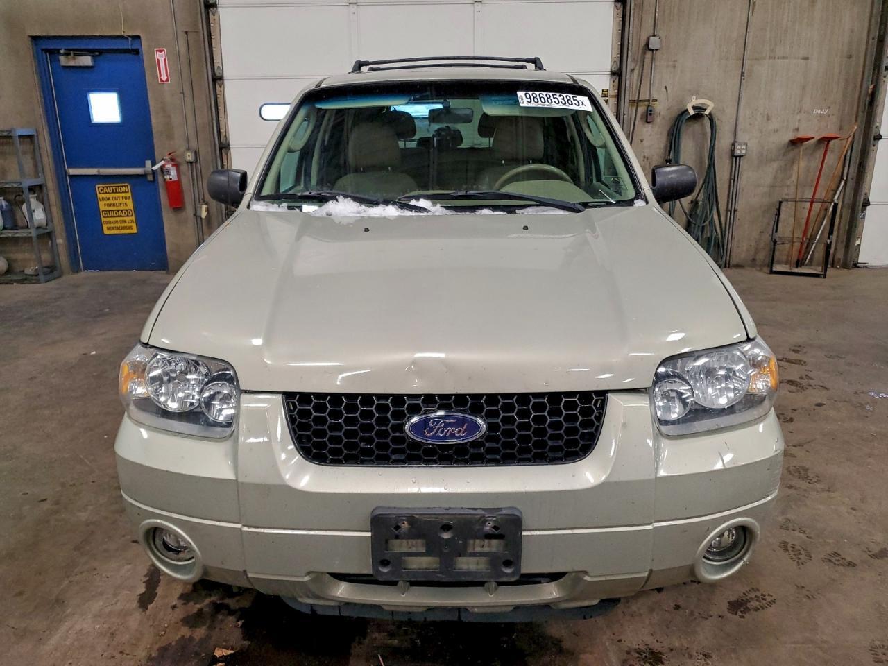 2005 Ford Escape Limited - Image 5