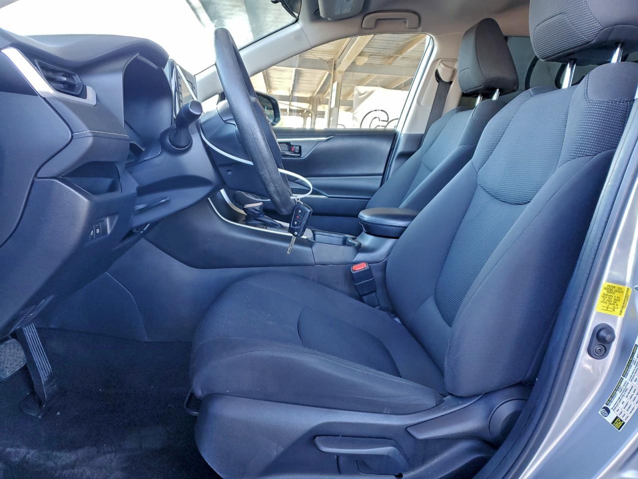 2020 Toyota Rav4 Le - Image 7