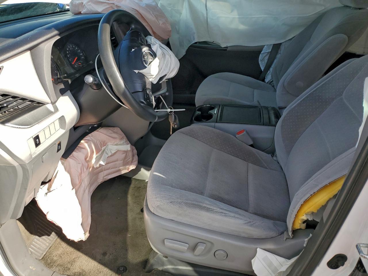 2015 Toyota Sienna Le - Фото 7