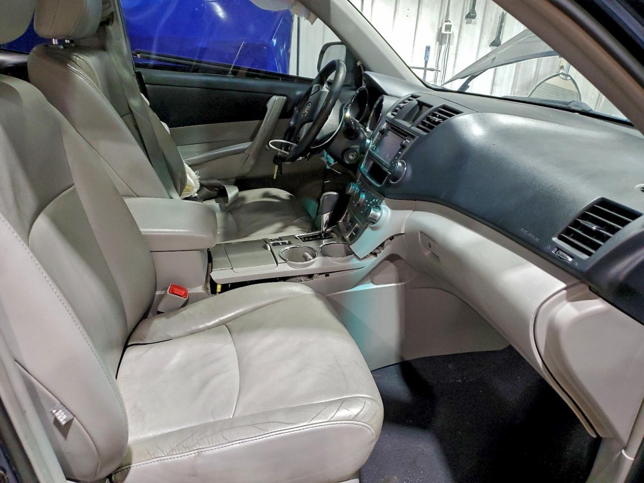 2013 Toyota Highlander Base - Image 7