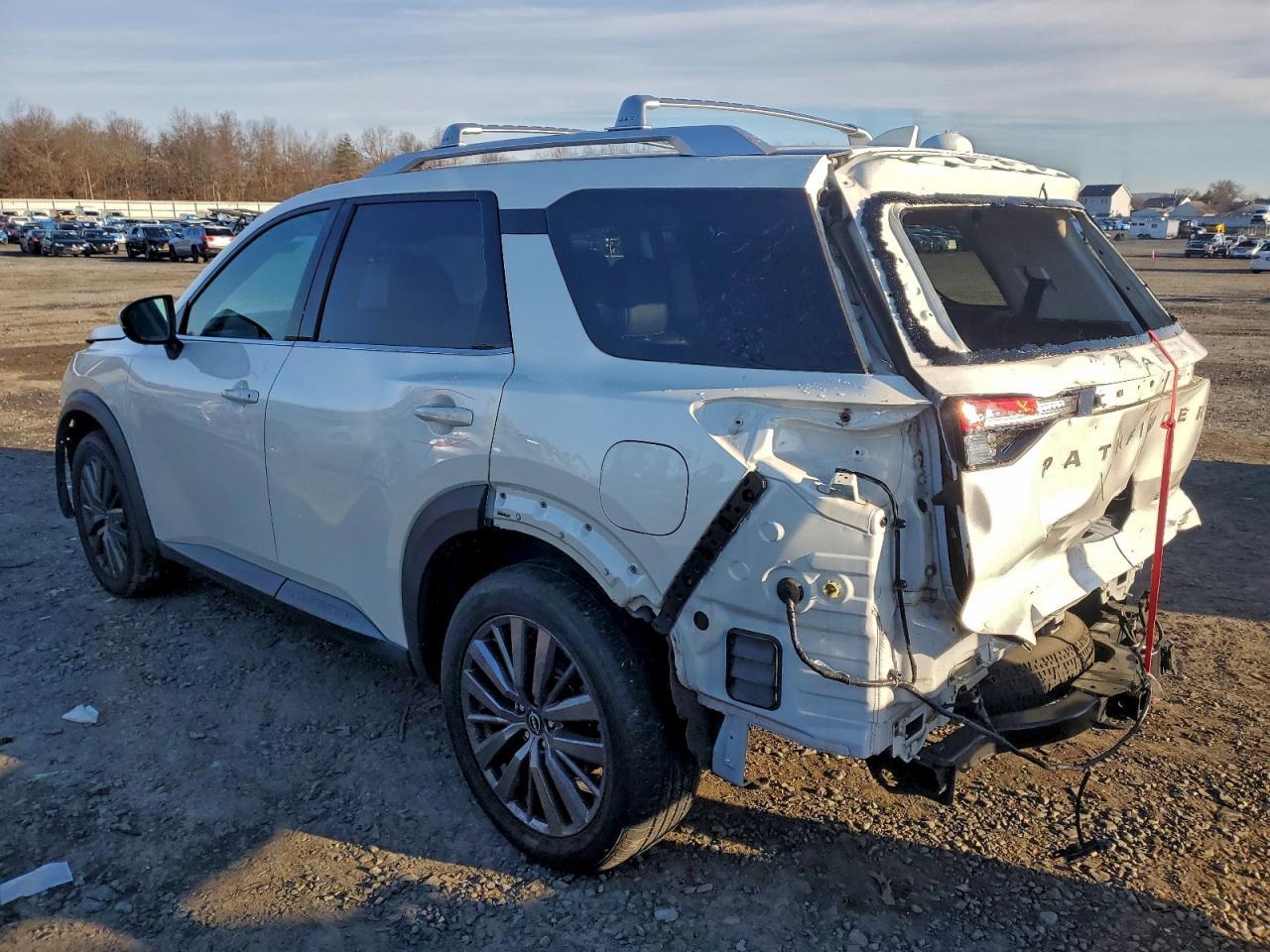 2023 Nissan Pathfinder Sl - Фото 2