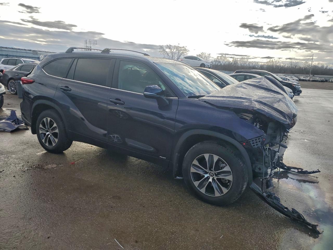 2023 Toyota Highlander - Image 4