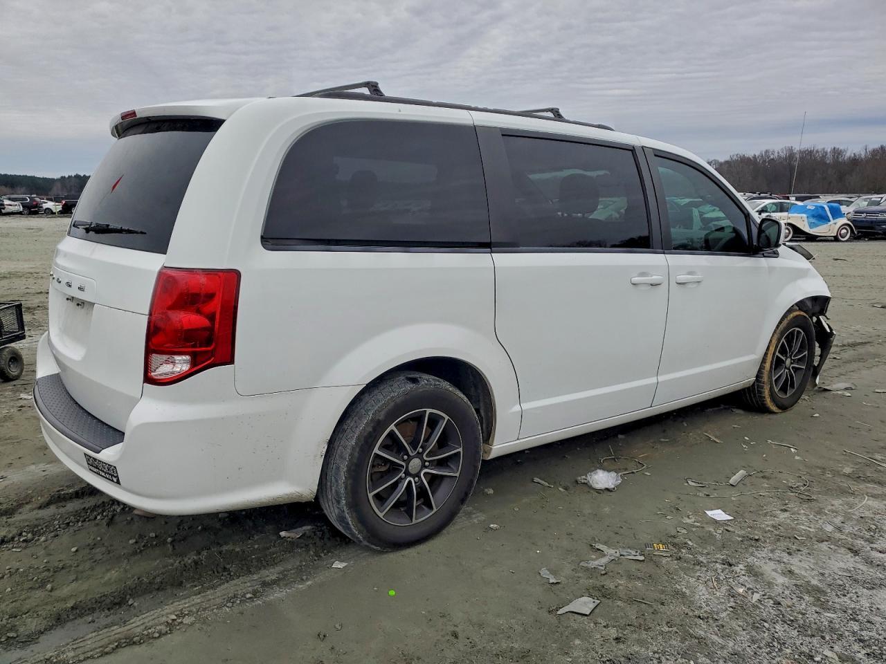 2019 Dodge Grand Caravan Sxt - Image 3