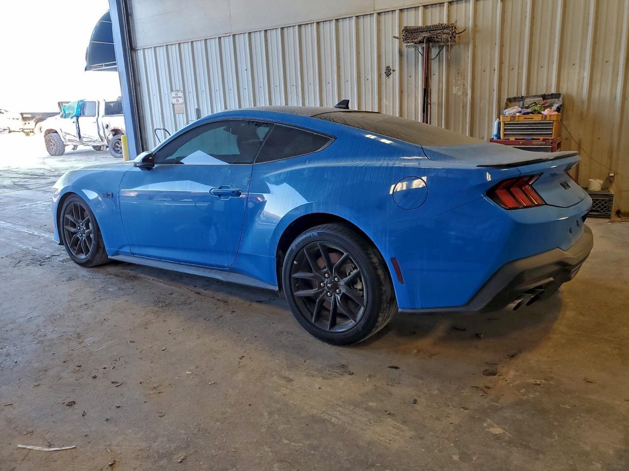 2025 Ford Mustang Gt - Фото 2