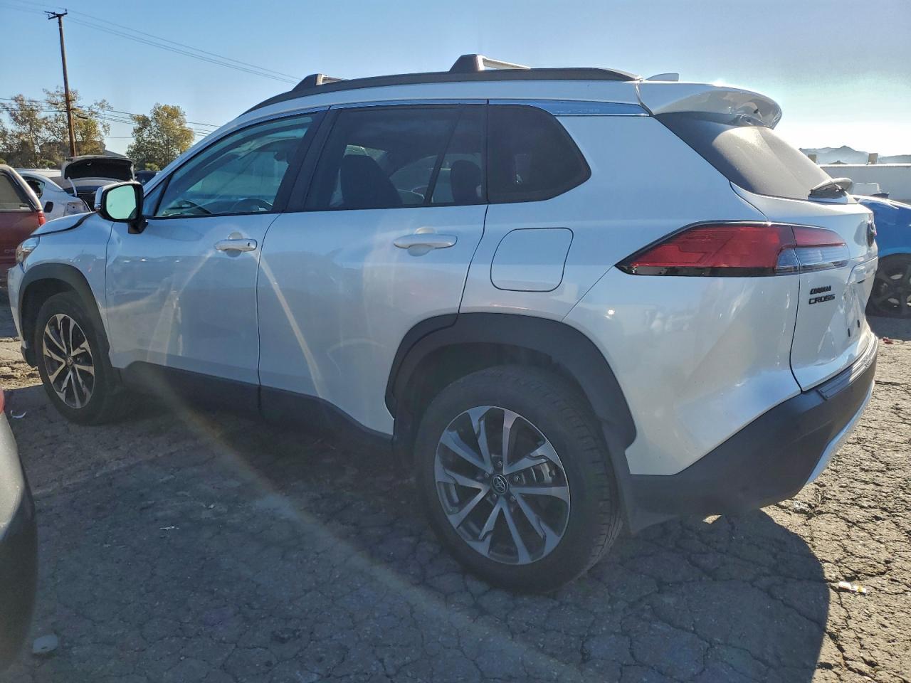 2022 Toyota Corolla Cross Xle - Image 2