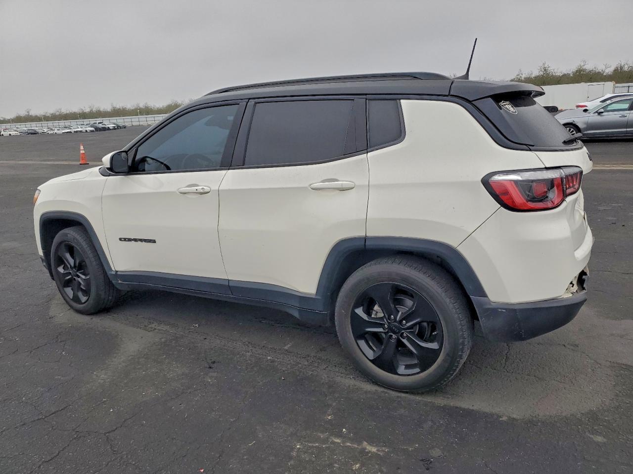 2018 Jeep Compass Latitude - Image 2