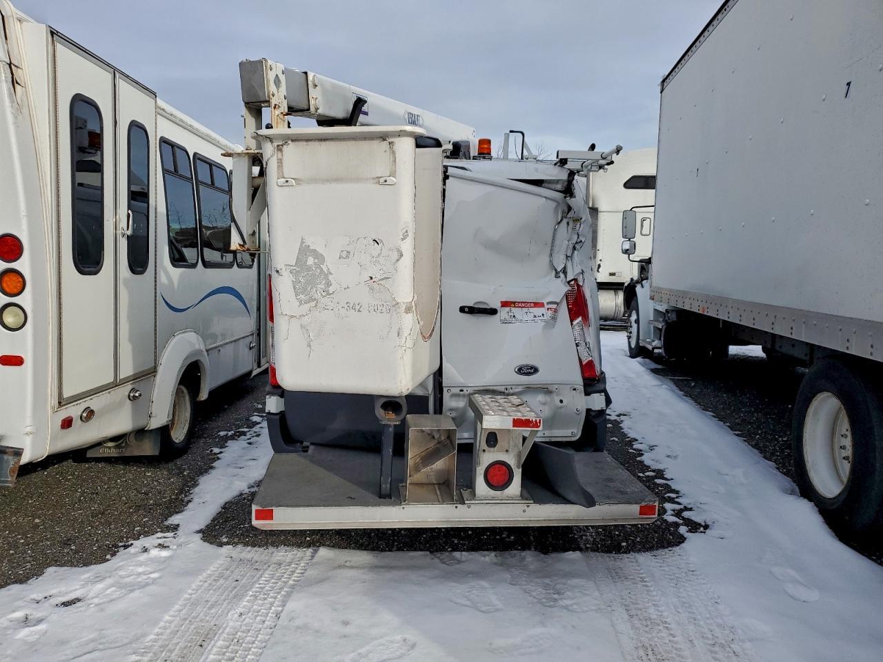 2021 Ford Transit 350 Bucket Truck - Фото 6