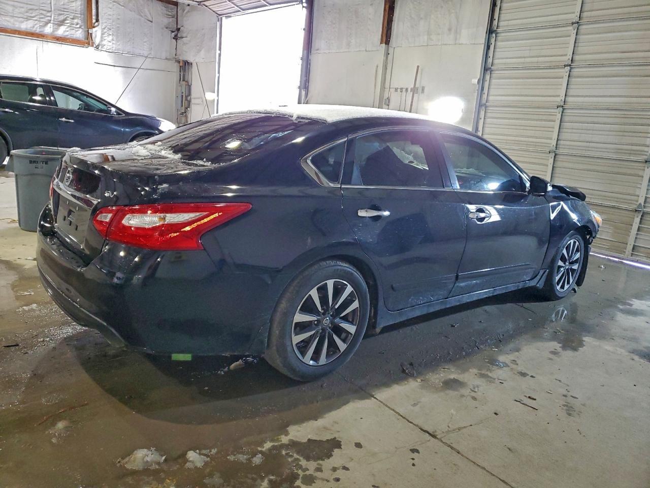 2017 Nissan Altima 2.5 - Image 3