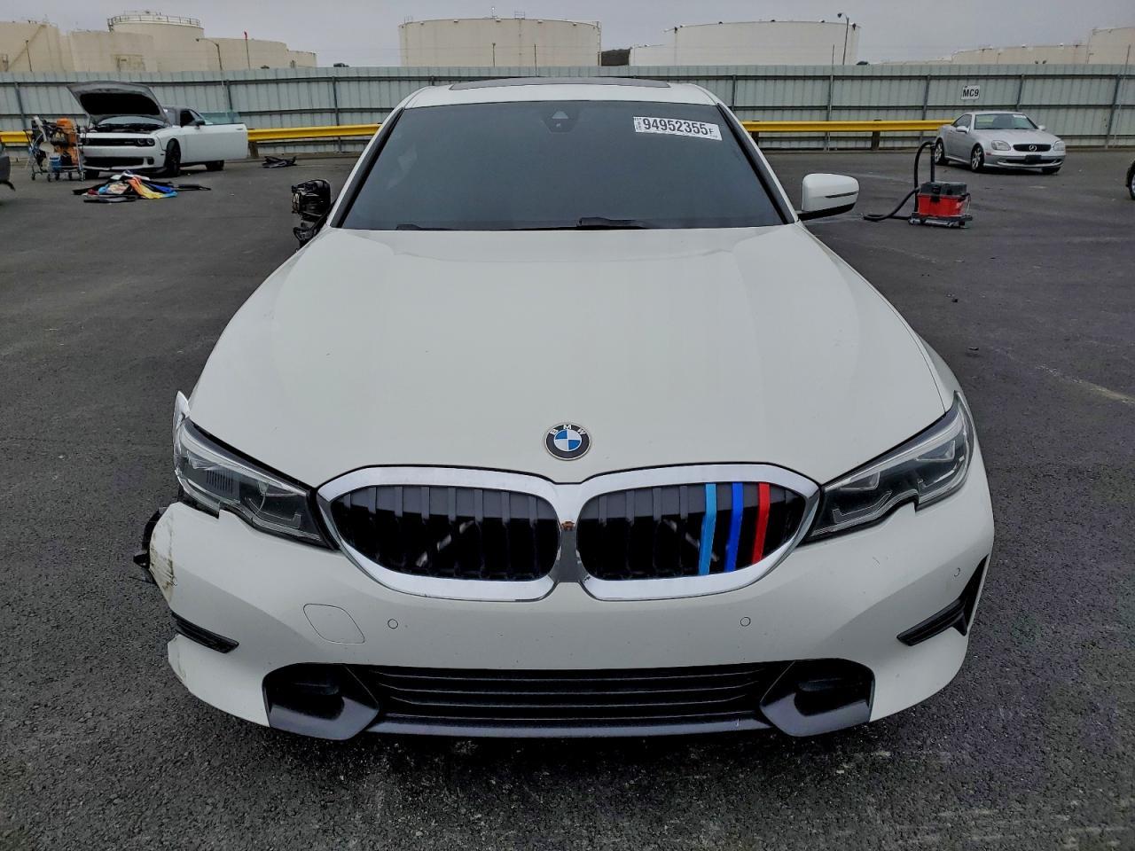 2019 BMW 330Xi - Фото 5