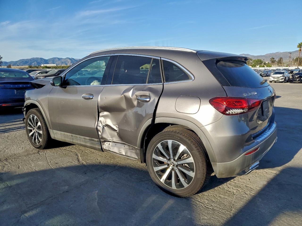 2022 Mercedes-Benz Gla 250 - Image 2