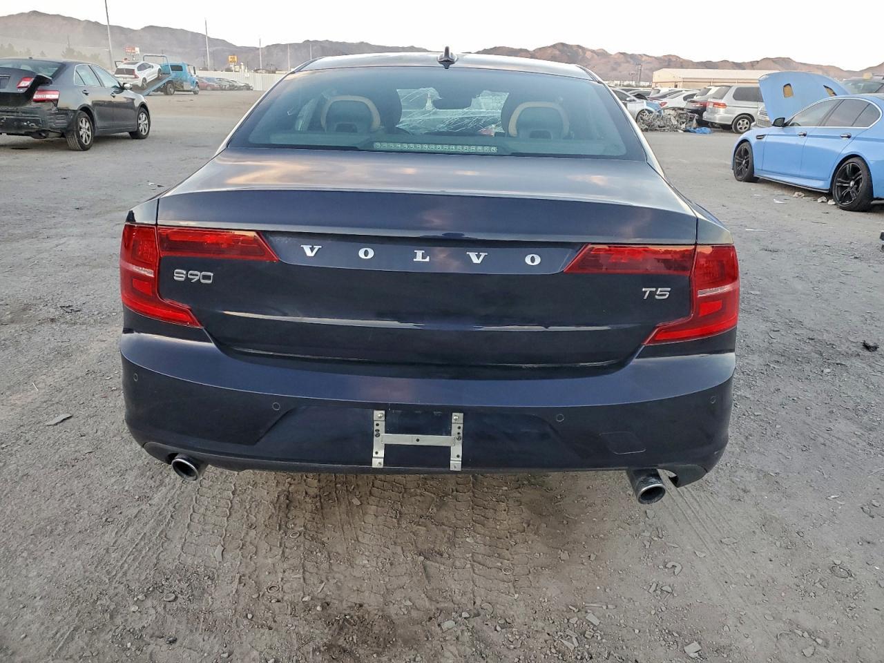 2017 Volvo S90 T5 Momentum - Image 6