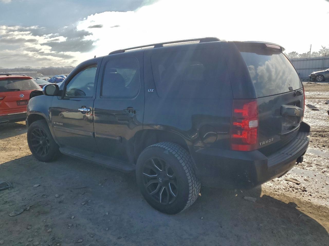 2007 Chevrolet Tahoe C1500 - Image 2