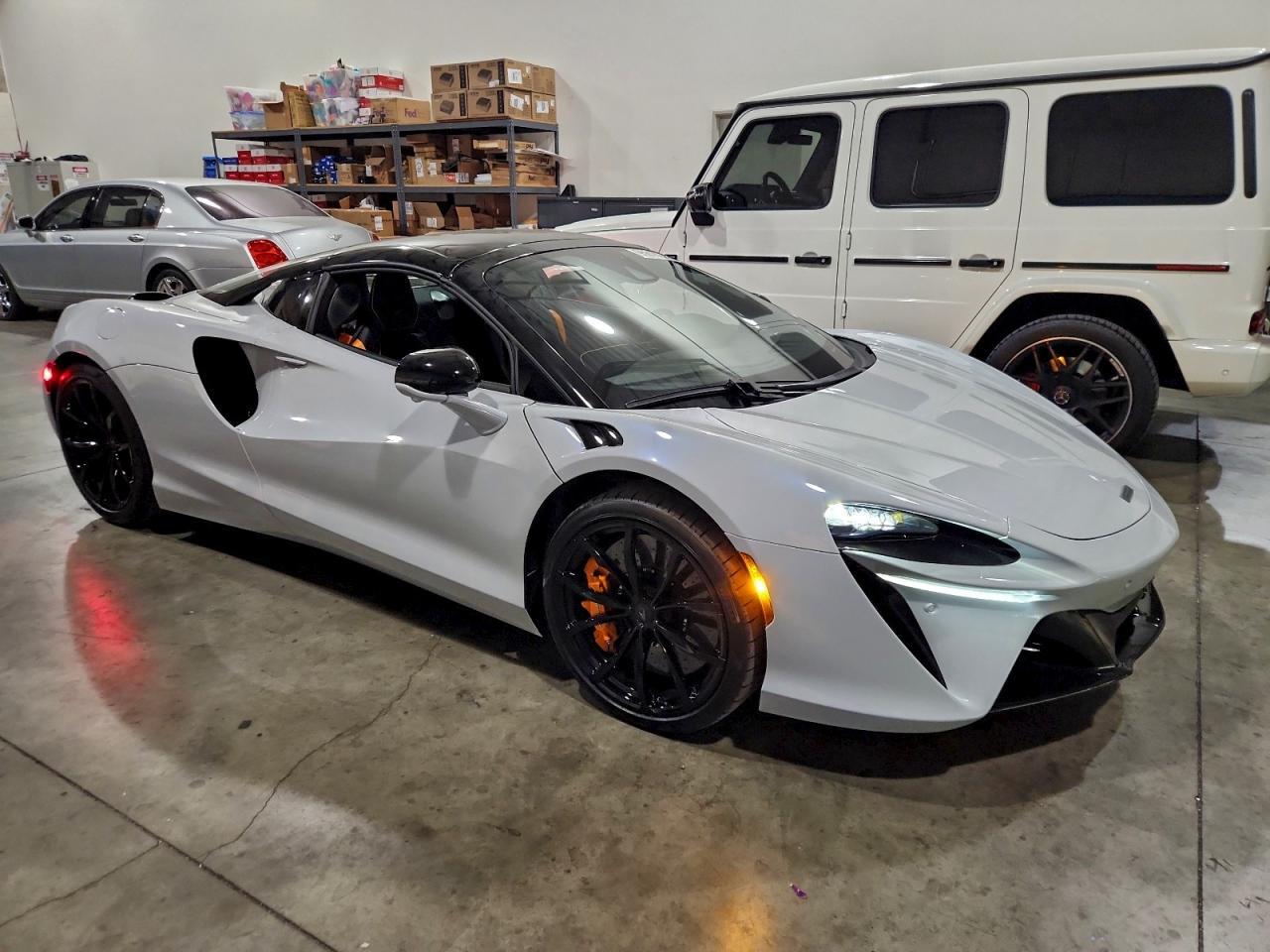 2025 Mclaren Automotive Artura - Image 4