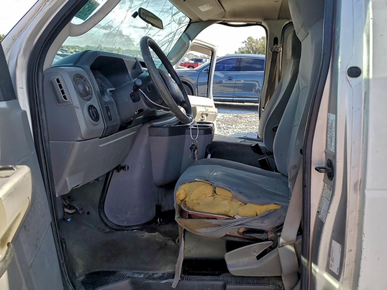 2010 Ford Econoline E350 Super Duty Wagon - Фото 7