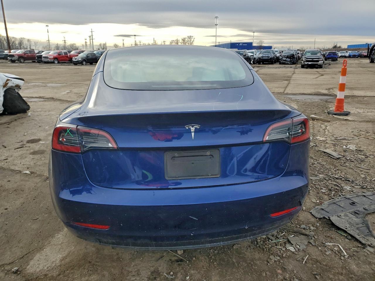2023 Tesla Model 3 - Фото 6
