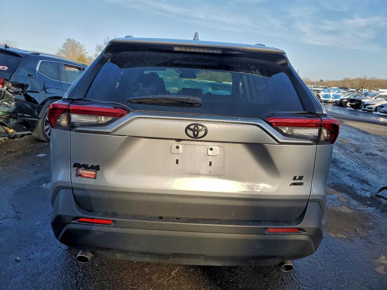 2021 Toyota Rav4 Le - Фото 6