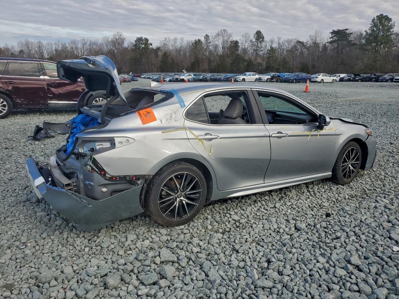 2022 Toyota Camry Se - Image 3
