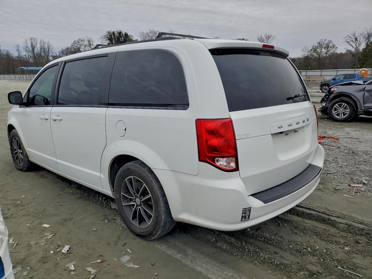 2019 Dodge Grand Caravan Sxt - Image 2